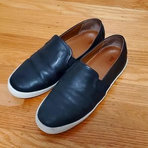 Frye Dylan black leather slip on shoe